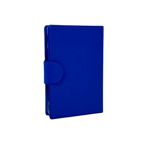 Pilulier hebdomadaire dans sa pochette bleue