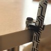Accroche-canne, support clipsable pour poser sa canne